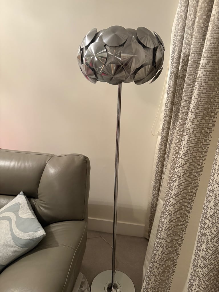 image for Lovely floor lamp in great condition!