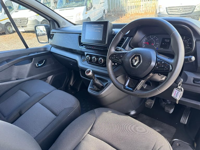 2023 73 Renault Trafic LL30 LWB Advance Van. Aircon. Appleplay. Rear Cam. NAV.