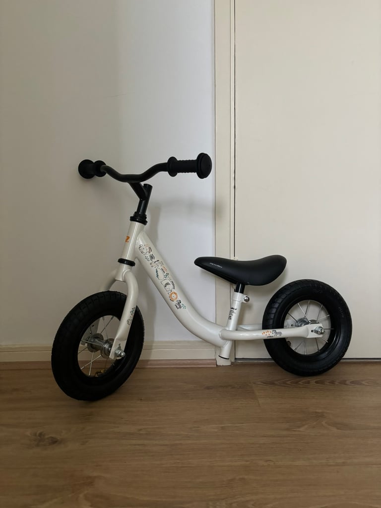 Apollo wizzer balance bike 12 best sale