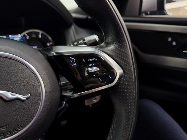 2022 Jaguar XE 2.0 D200 MHEV R-Dynamic SE Saloon 4dr Diesel Auto Euro 6 (s/s) (204 ps) SALOON Die...