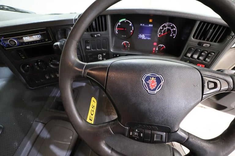 2015 (65 PLATE) Scania P360 4x2 Euro 6 Tractor Units