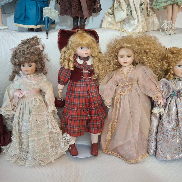 image for 22  X Vintage Large Porcelain Dolls 