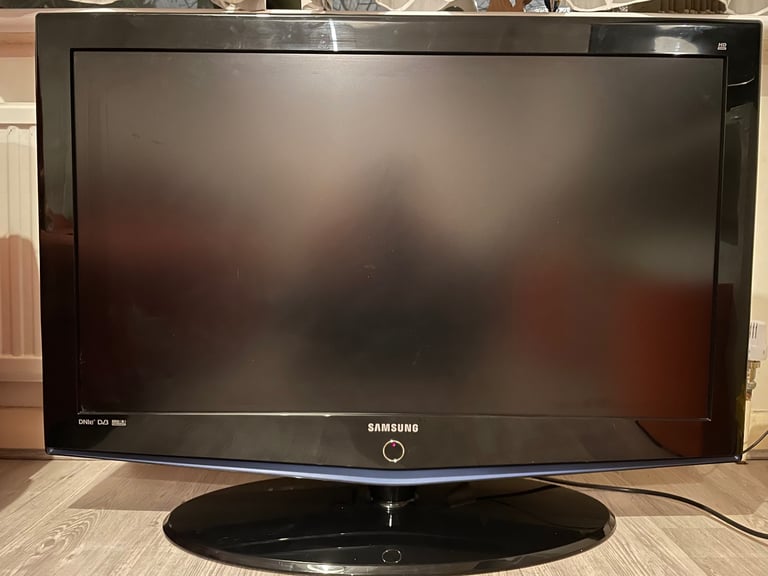 image for Samsung LE40R73BD 40” LCD TV in good working condition