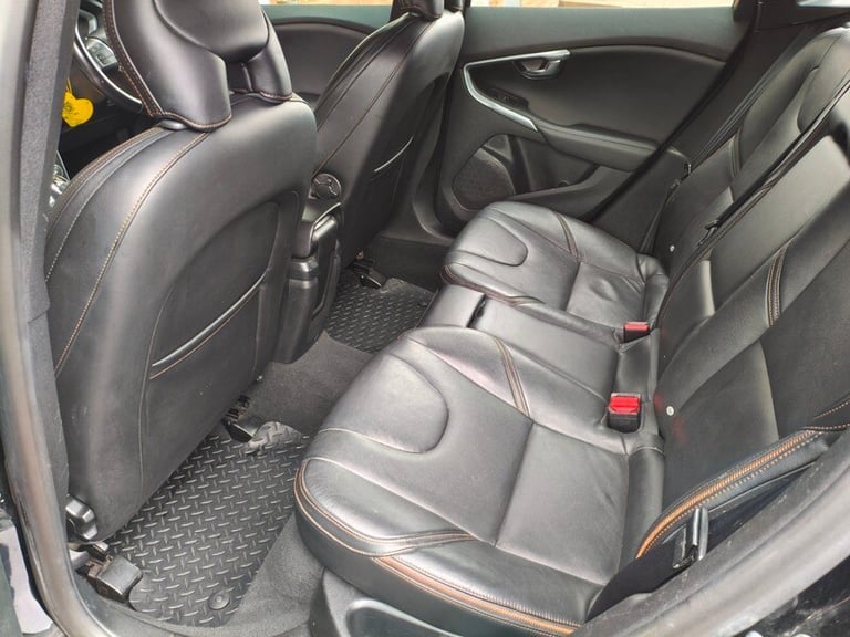 Volvo V40 D2 CROSS COUNTRY LUX