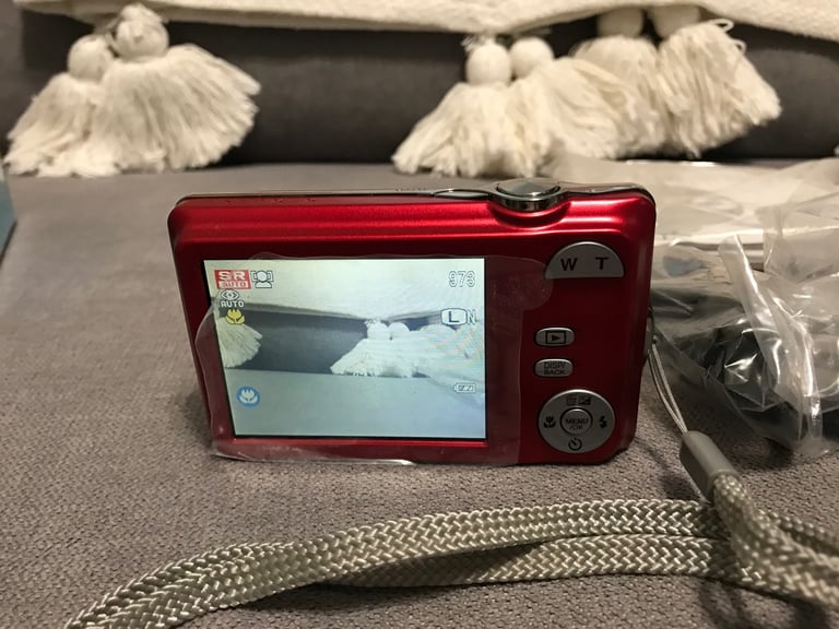 Fujifilm FinePix JX420 16.0MP Digital Camera - Red immaculate condition
