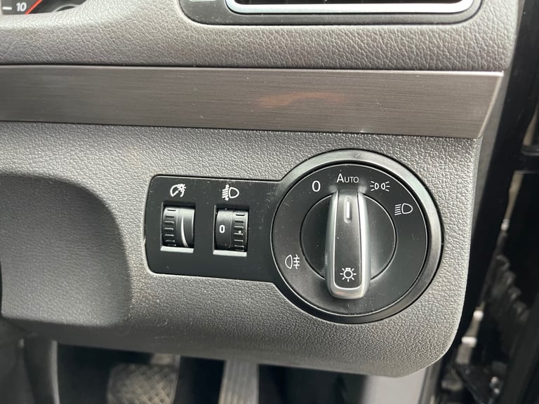 2011 Volkswagen Touran 1.6 TDI 105 SE 5dr DSG MPV Diesel Automatic