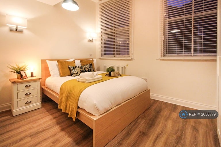 3 bedroom house in Commerce Square, Nottingham, NG1 (3 bed) (#2658779)