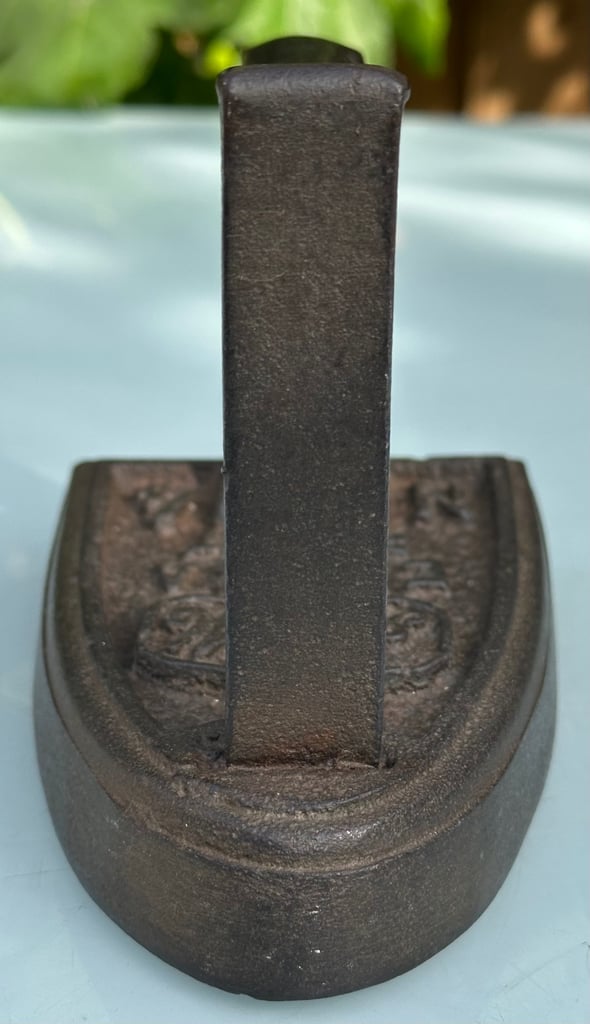 ANTIQUE FRENCH CAST IRON FLAT IRON, SAD IRON, A.M EXTRA FORT No4 - 1800s - WILL POST!