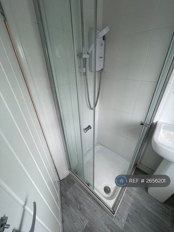 1 bedroom flat in Roland Avenue, Coventry, CV6 (1 bed) (#2656201)