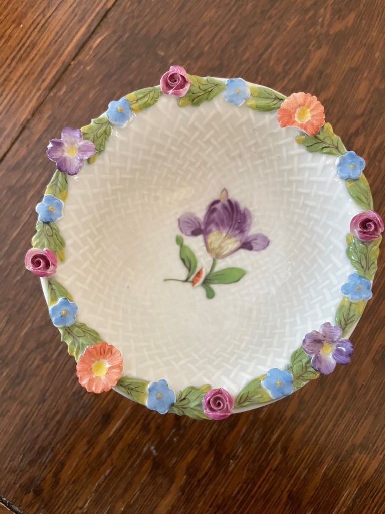 image for ANTIQUE/19TH CENTURY? DRESDEN PORCELAIN DECORATIVE JEWELLERY HOLDER/BOWL LOVELY