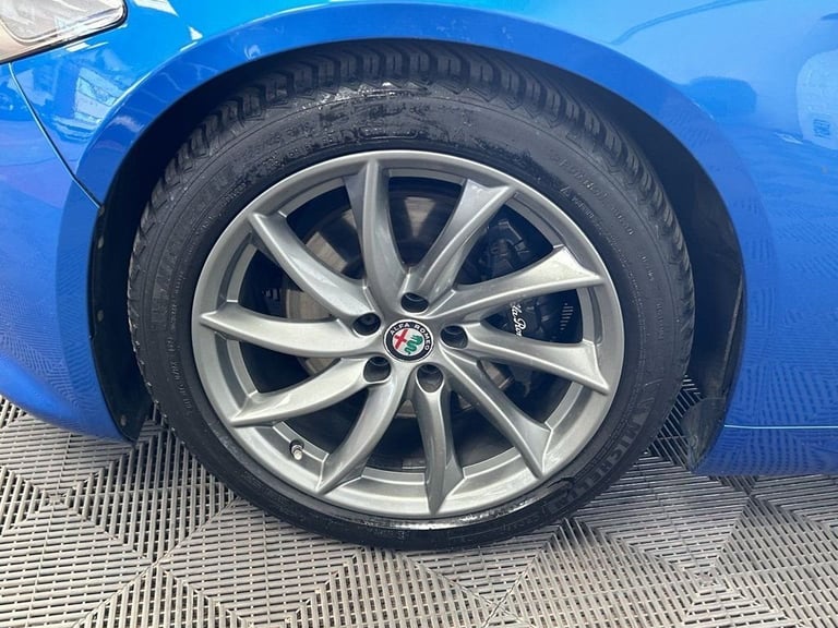 2018 Alfa Romeo Giulia 2.0T Veloce Saloon 4dr Petrol Auto Euro 6 (s/s) (280 ps) Saloon Petrol Aut...