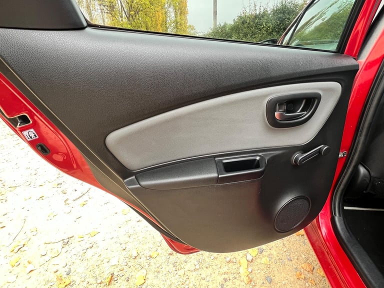 2016 Toyota Yaris 1.5 VVT-h Icon E-CVT Euro 6 5dr HATCHBACK Petrol/Electric Hybrid Automatic