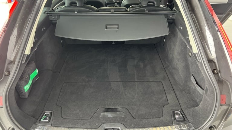 2021 Volvo V90 Momentum, B4 mild hybrid Estate Petrol Automatic