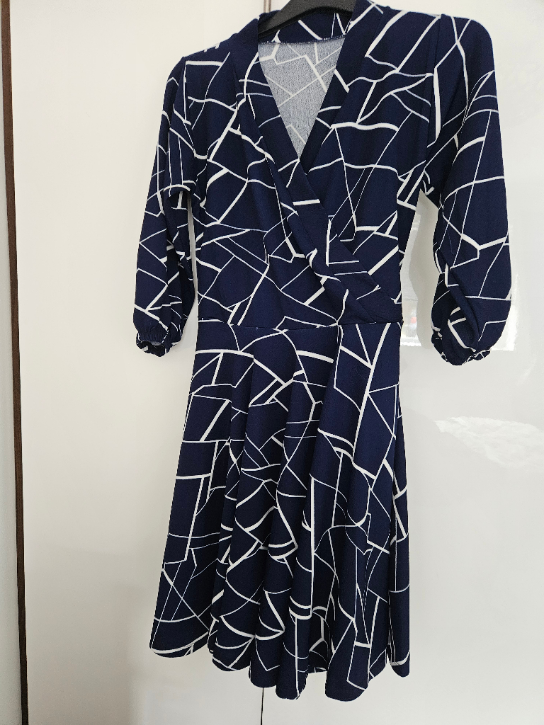 Blue & white dress size 8 - three quarter sleeves