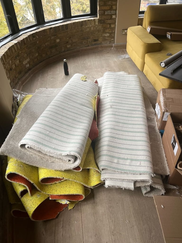 Grey thick carpet - 1 to 2 years old - approx 20m2