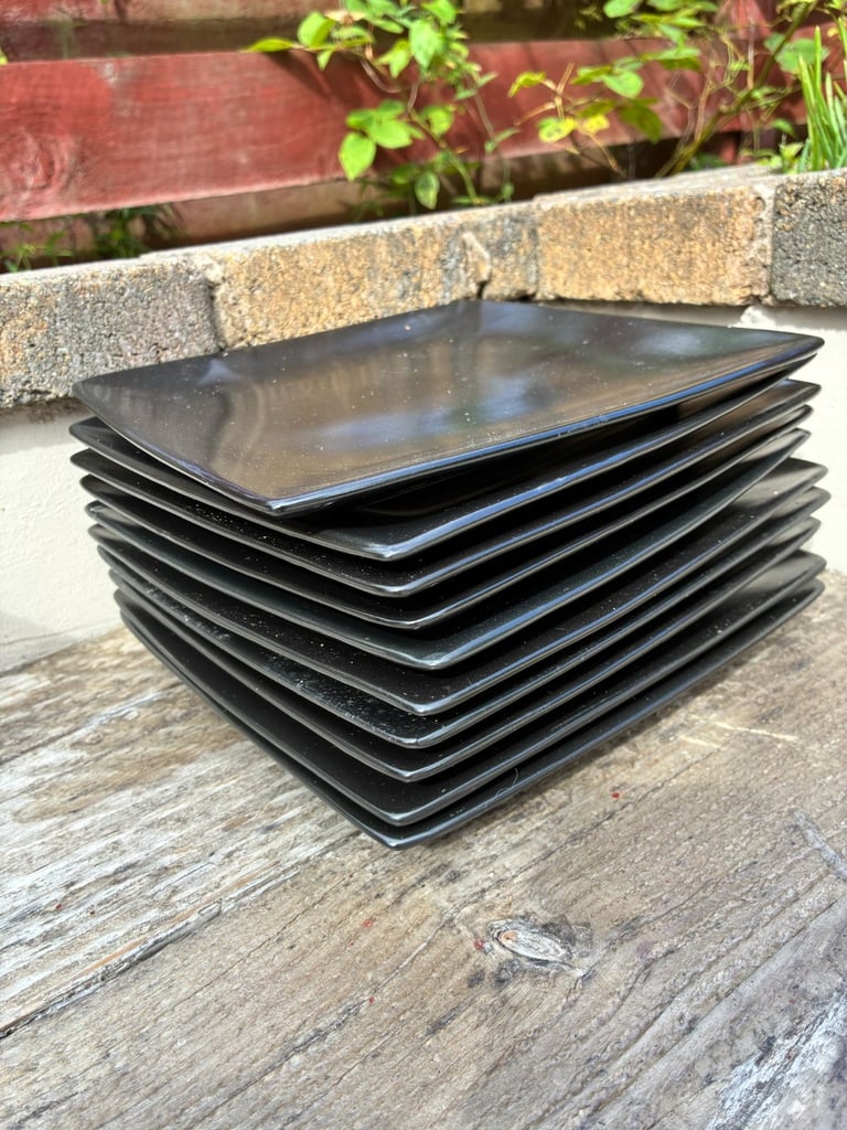 image for 10 piece black square plate set hardly used- perfect condition