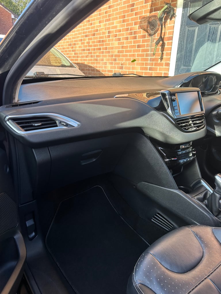 Peugeot, 208, Hatchback, 2013, Manual, 1200 (cc), 3 doors