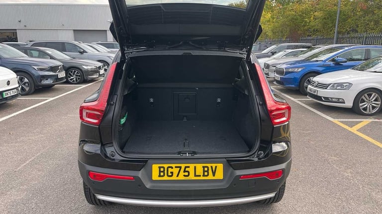 2025 Volvo XC40 2.0 B4P Ultra Dark 5dr Auto SUV Petrol Automatic
