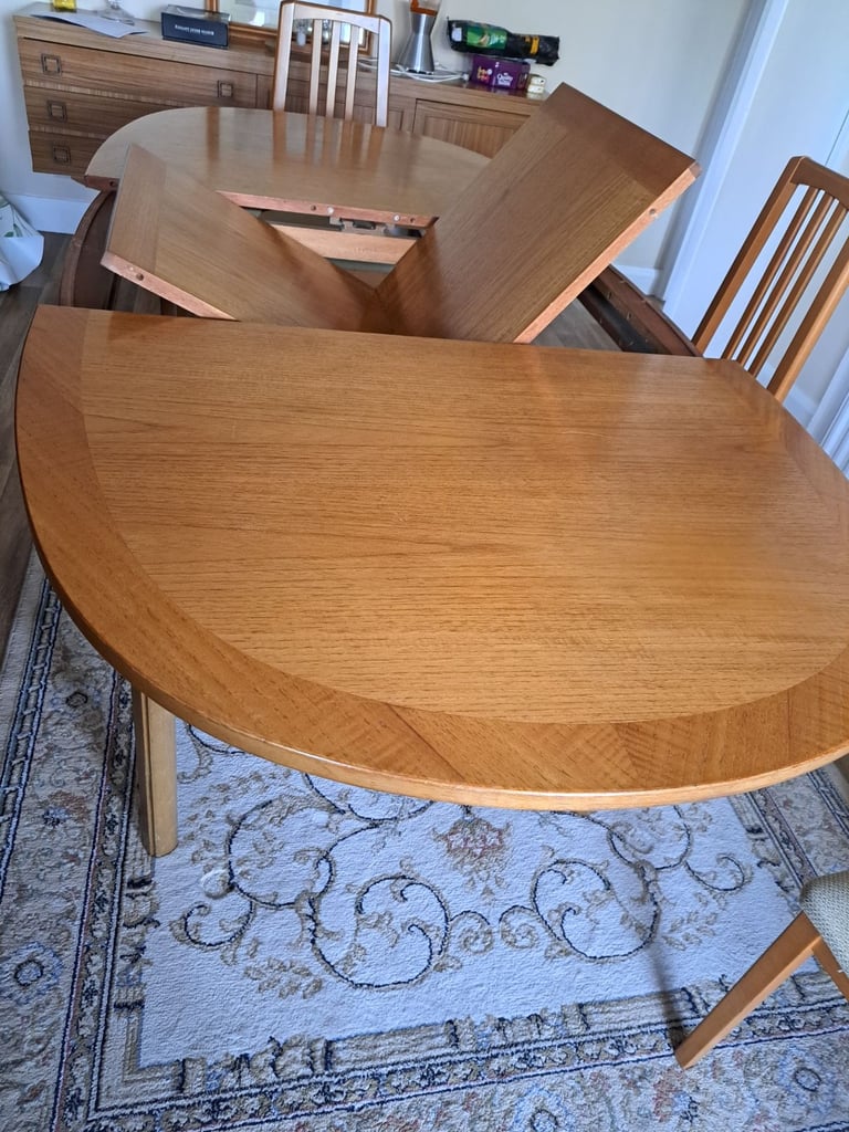 Dining table with 4 chairs 