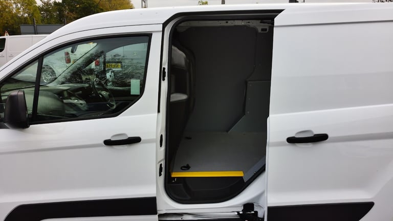 2017 Ford Transit Connect 220 L1 SWB EURO 6,AIR CONDITIONING,FRONT+REAR PARKING SENSORS,PARK ASSI...