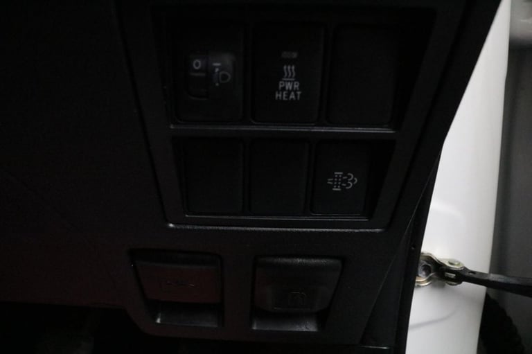 2022 Toyota Hilux 2.4 D-4D Active Pickup Double Cab 4WD 150 BHP Euro 6 ULEZ Free PICKUP Diesel Ma...