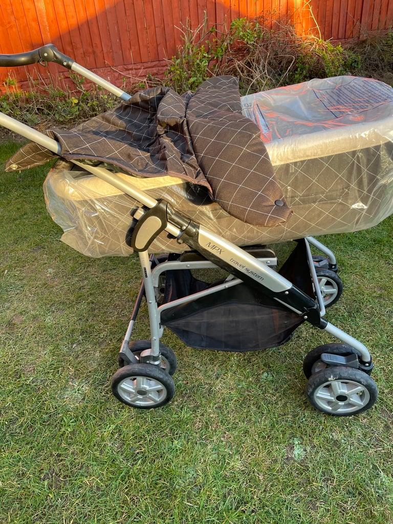 Mamas & Papas Zoom Black/Charcoal Travel system. 3 in 1!!