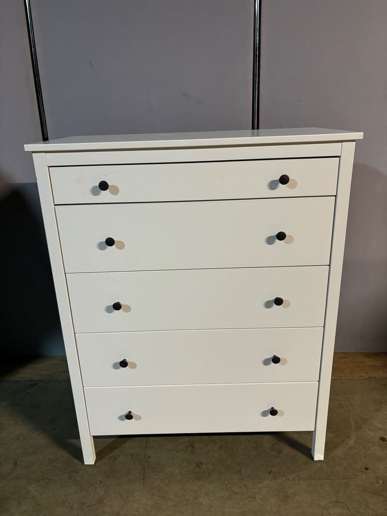 image for White chest of drawers 