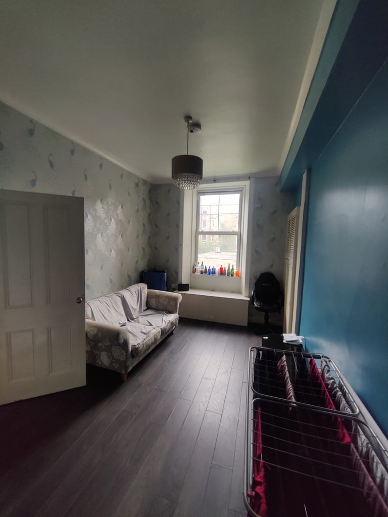 Double bedroom available 