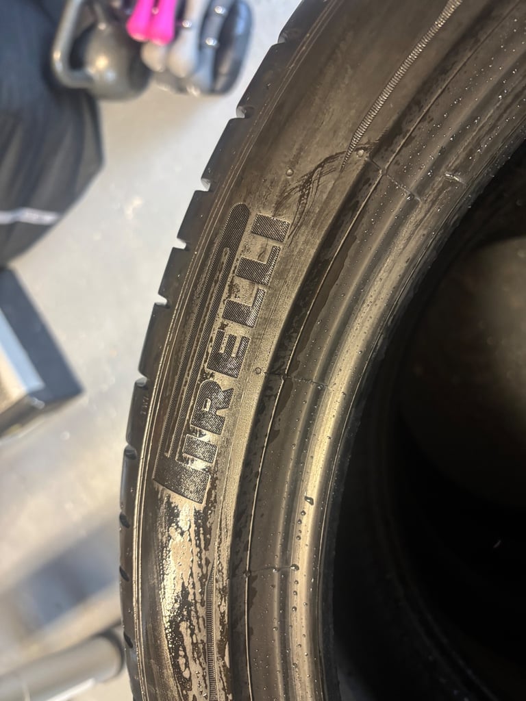 4 x Pirelli P Zero 255/40 R21 102V