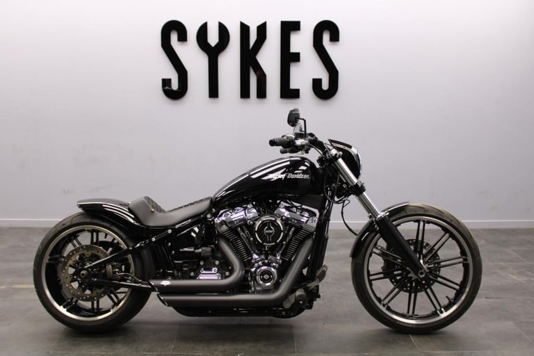 image for 2018 Custom Harley-Davidson FXBR Softail Breakout 107 in Black Thunderbike