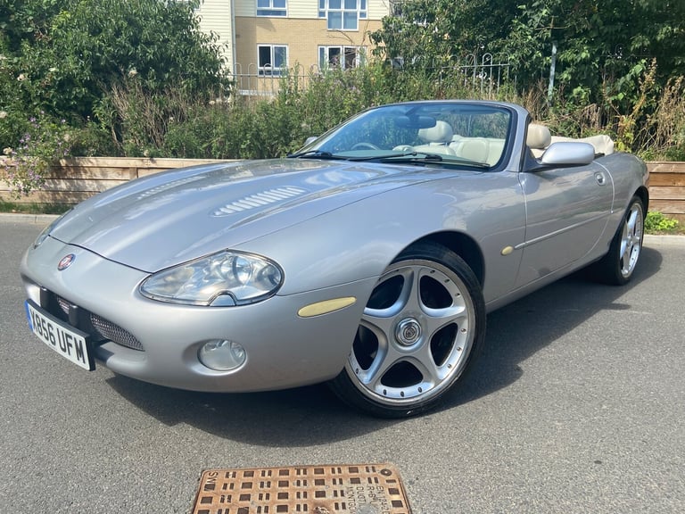 2000 Jaguar XKR 4.0 Supercharged 2dr Auto Petrol
