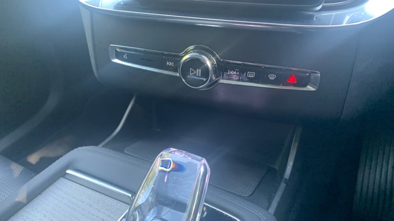 2025 Volvo XC90 Ultra, T8 AWD Plug-in hybrid, Electric/Petrol, Dark, 7 Seats Estate Petrol Parall...