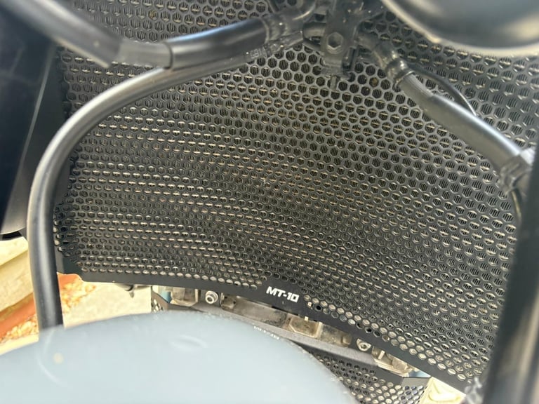 2023 / 73 Yamaha MT10 £10000 Grey 5978 miles.