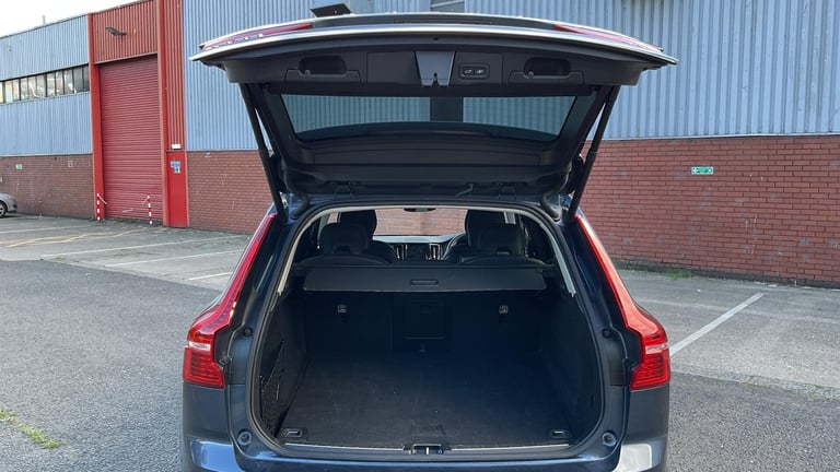 2023 Volvo XC60 2.0 B5 MHEV Plus SUV 5dr Petrol Hybrid Auto AWD Euro 6 (s/s) (250 ps) ESTATE Petr...