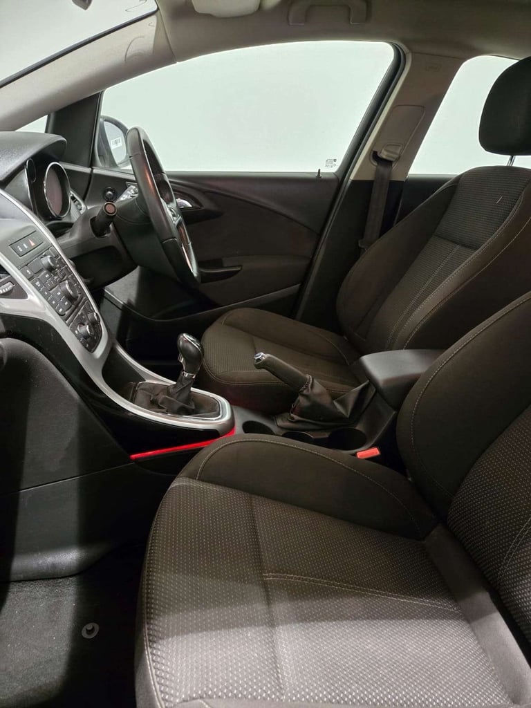 Vauxhall, ASTRA, Hatchback, 2015, Manual, 1398 (cc), 5 doors