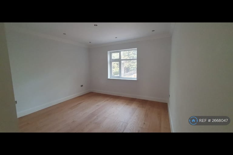 3 bedroom flat in Chatsworth Road, London, NW2 (3 bed) (#2668047)
