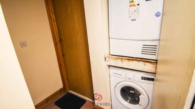 Double studio maisonette flat in Westbourne Crescent, Lancaster Gate, W2.-Ref: 83