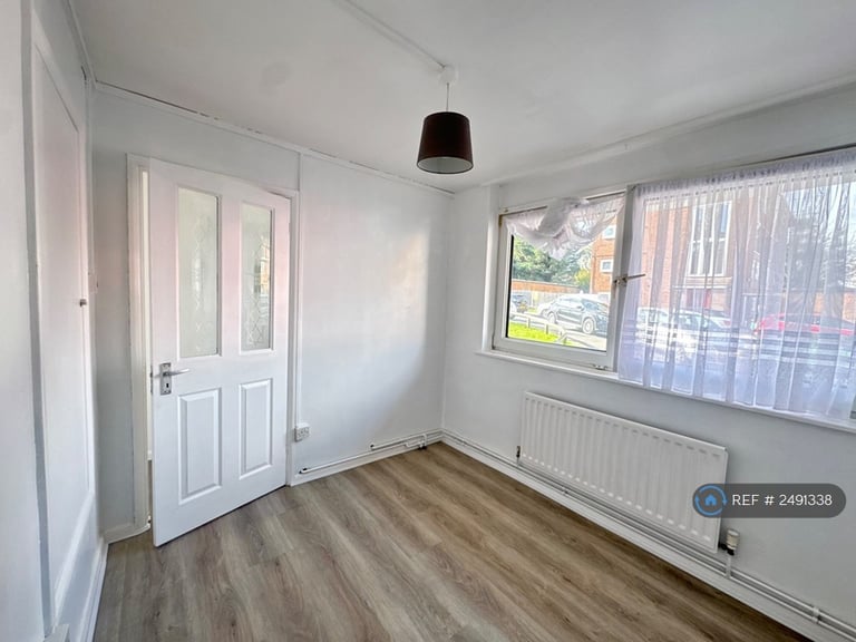 2 bedroom flat in Britton Street, Gillingham, ME7 (2 bed) (#2491338)
