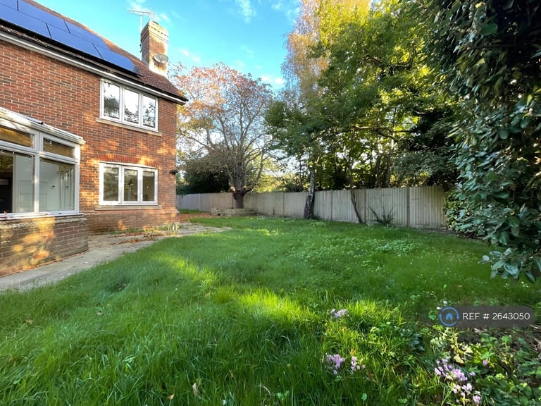 5 bedroom house in Willowmead Close, Runcton, Chichester, PO20 (5 bed) (#2643050)
