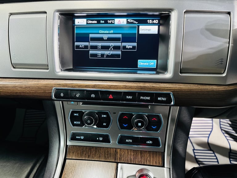 2013 Jaguar XF 3.0d V6 Luxury 4dr Auto [Start Stop] SALOON DIESEL Automatic