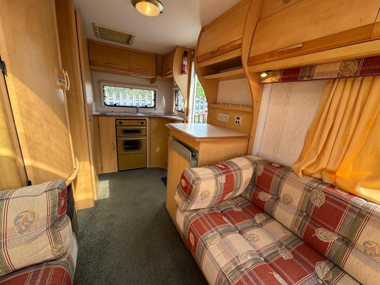 ⭐️ 2004 BAILEY PAGEANT MAJESTIC ⭐️ 2 BERTH TOURING CARAVAN ⭐️