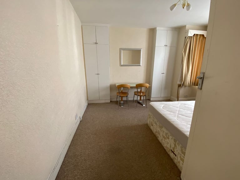 TWO DOUBLE BEDROOM GROUND FLOOR FLAT FURNISHED WITH GARDEN  NEAR KENTON STATION 