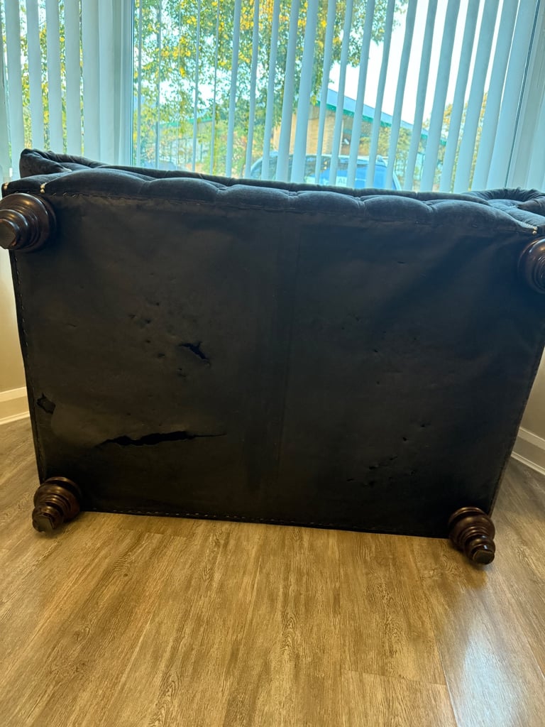 Chesterfield cuddle sofa