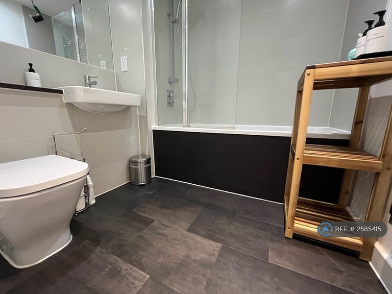 2 bedroom flat in Fowler Avenue, Trumpington, Cambridge, CB2 (2 bed) (#2585415)