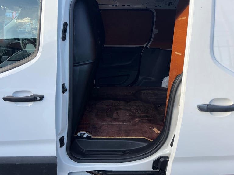 2020 VAUXHALL COMBO CARGO 2300 LWB SPORTIVE STUNNING VAN READY FOR WORK 1 YR MOT