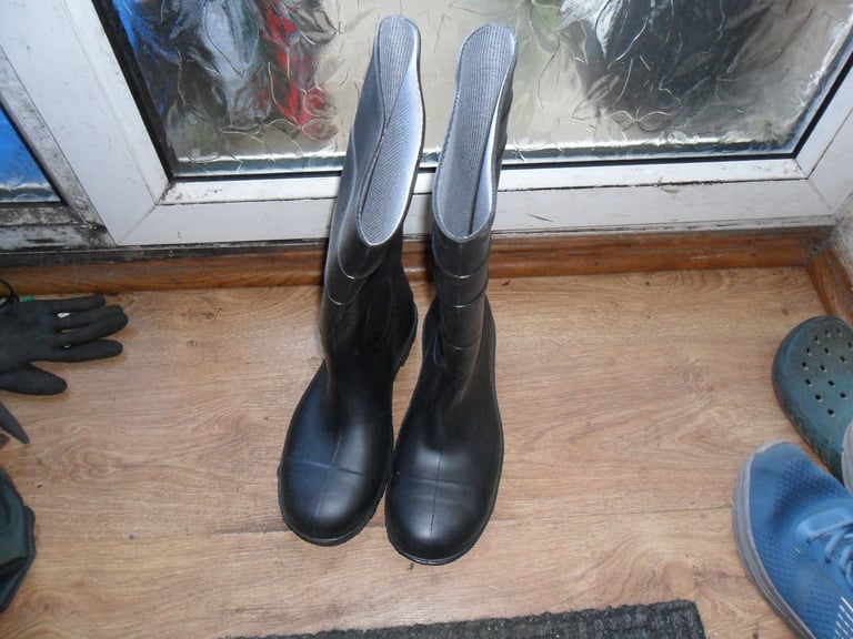 Wellington safety boots size 9 NEW