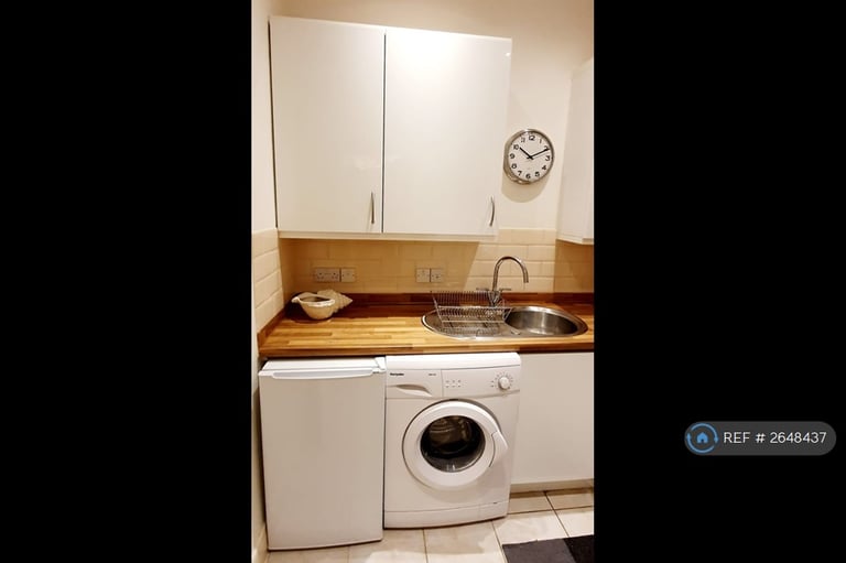 2 bedroom flat in Halmyre Street, Edinburgh, EH6 (2 bed) (#2648437)