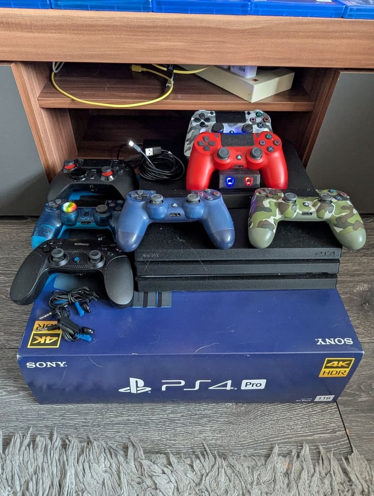Ps4 pro boxed excellent condition 