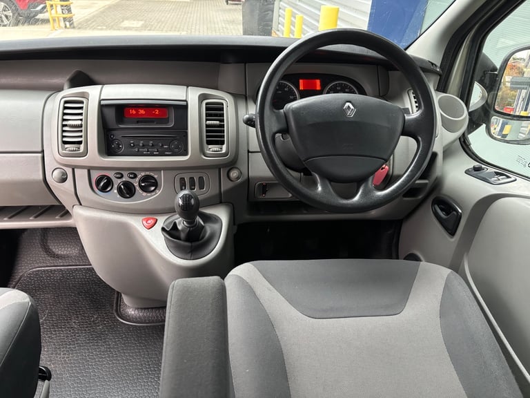 RENAULT TRAFIC 2.0TD DCI SL27 SPORT MINIBUS 1 OWNER FROM NEW ONLY DONE 117,000 MILES