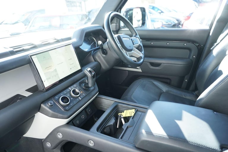 2023 Land Rover Defender 3.0 D300 X-Dynamic HSE 110 5dr Auto [7 Seat] ESTATE DIESEL Automatic